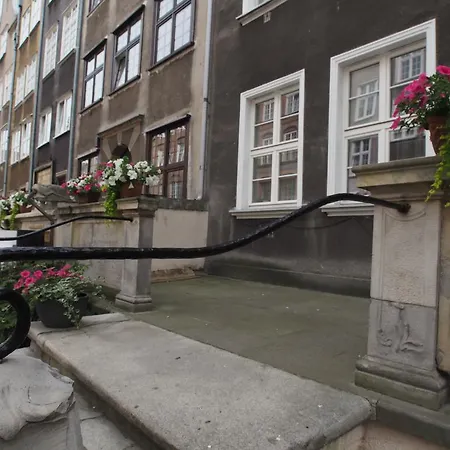 Grand-tourist Amber Rose